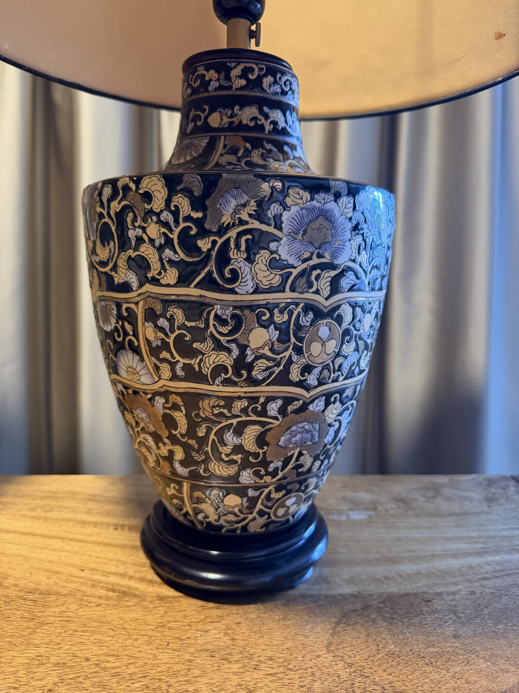 Pair of Vintage Chinoiserie Table Lamps view 3