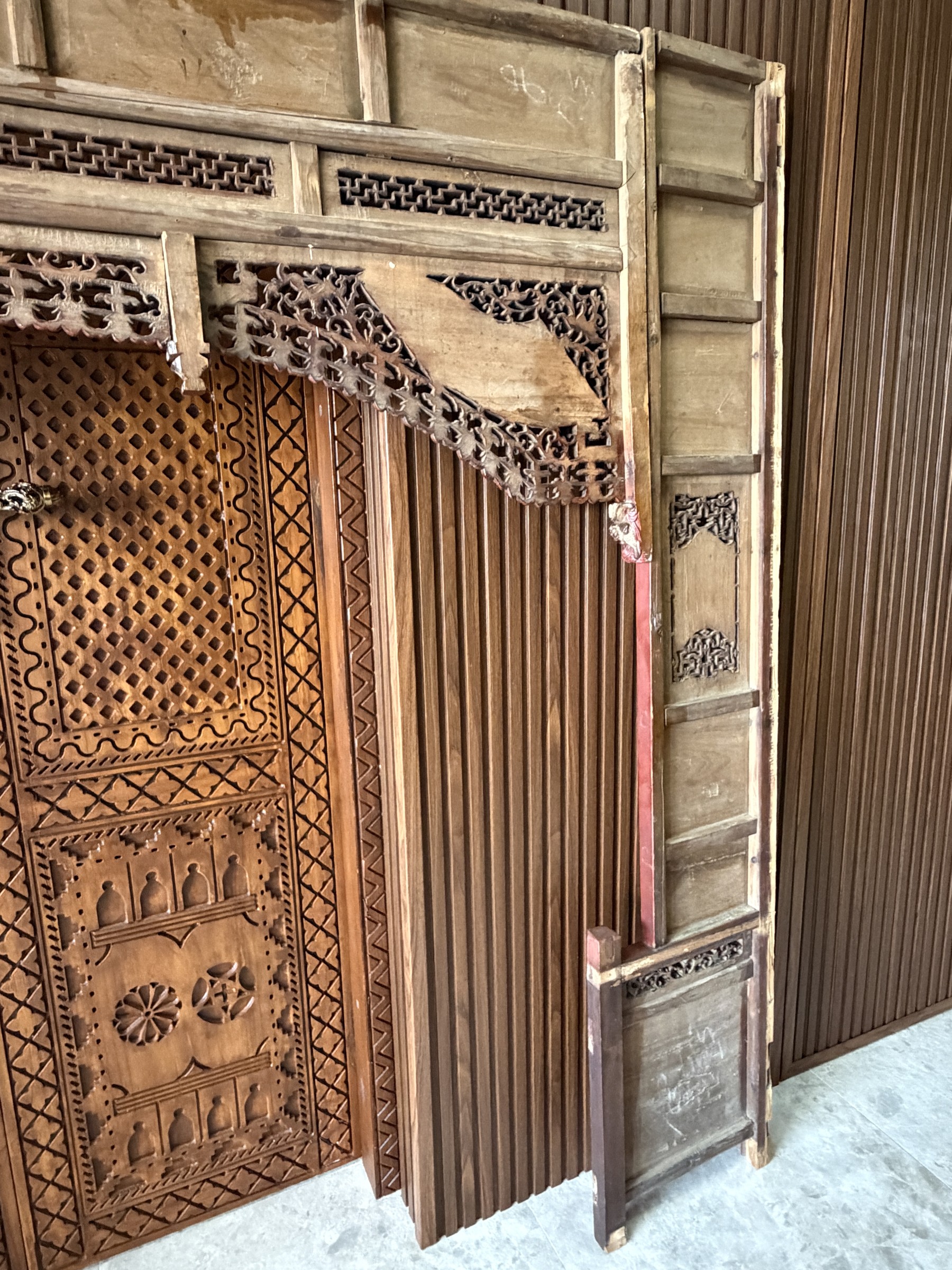 Carved Red Lacquer Door Surround with Gilt Figural Panels view 19